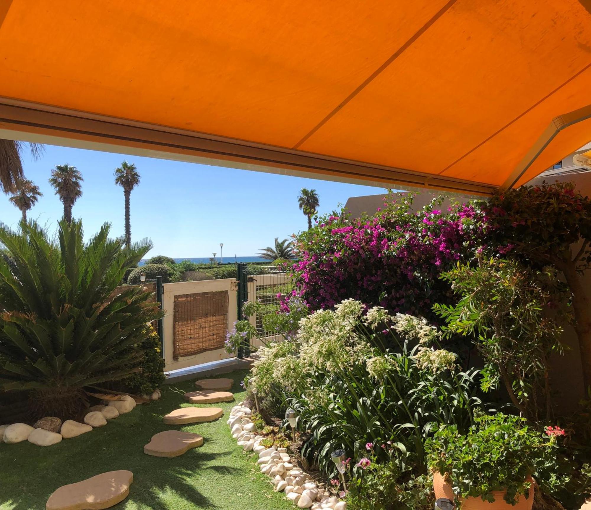 Le Jardin De La - T2 - Terrasse Jardin 30m2 - Piscine - Clim- Wifi -parking